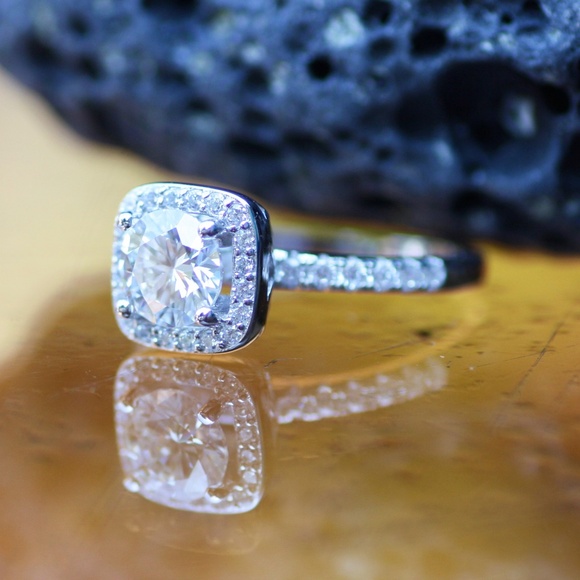 Moissanite Engagement Ring Sterling Silver Top Grade VVS D Colour size 6 1/4 - Picture 5 of 10